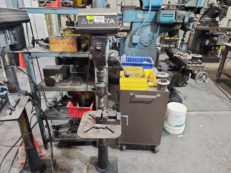Delta 17-900 16-1/2" Floor Model Drill Press – 3/4 HP, 12-Speed