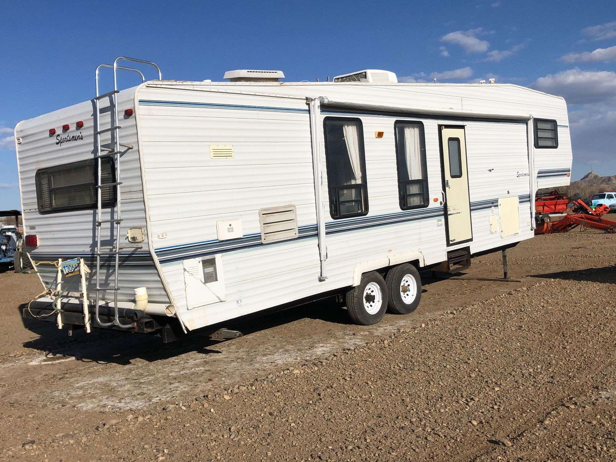 1993 5th Wheel Camper - Smith Sales Co. Auctioneers