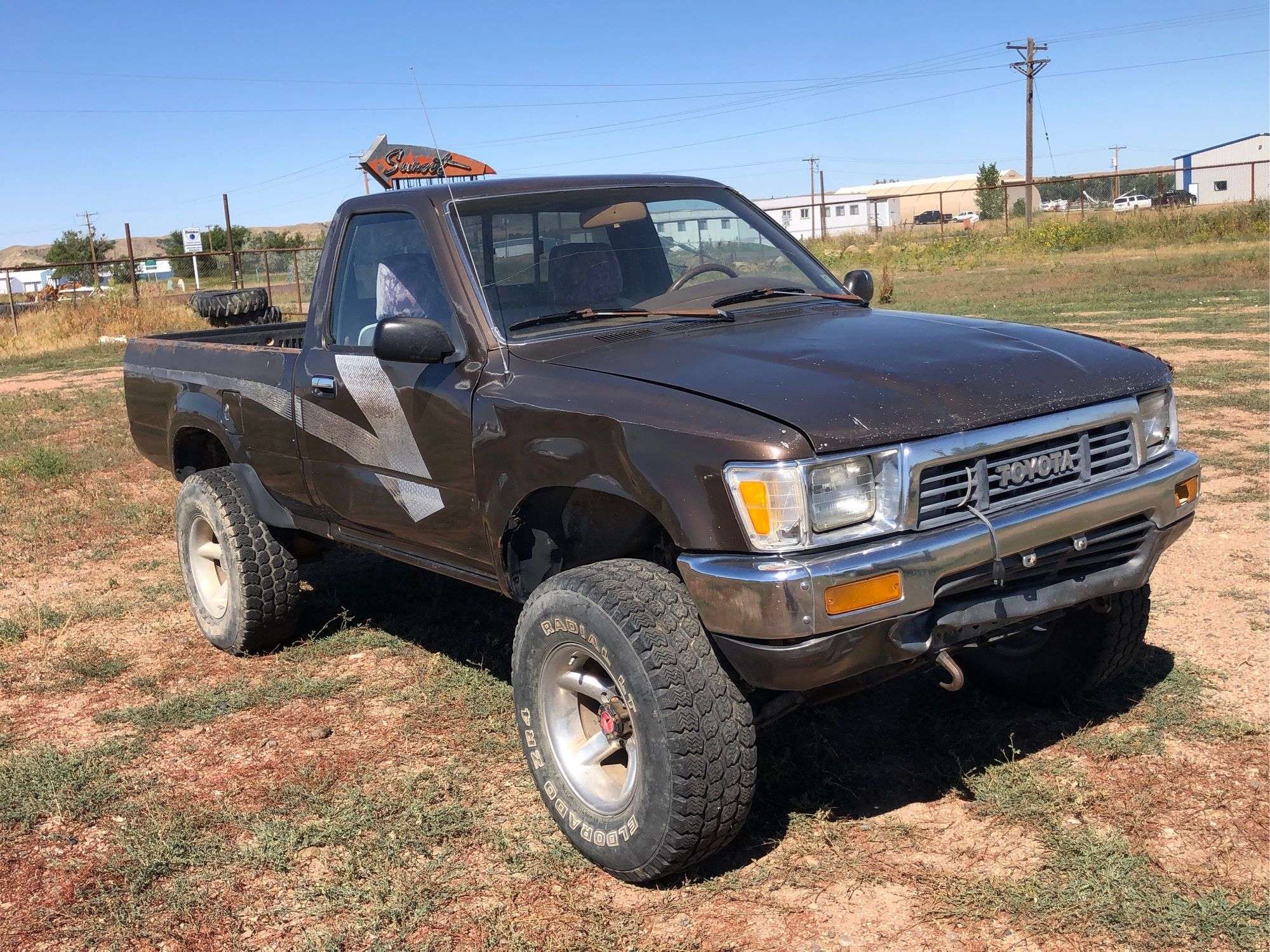 1989 Toyota 4x4 Engine needs work - Smith Sales Co. Auctioneers