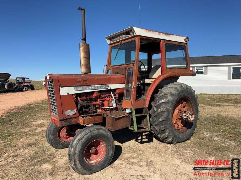 International 856 Tractor