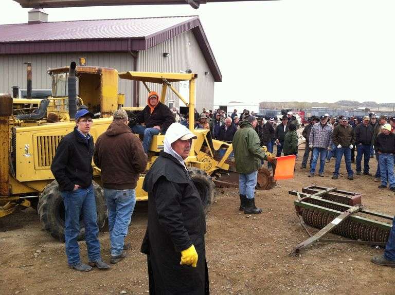 Storage Unit's Auction / Live in Person Auction