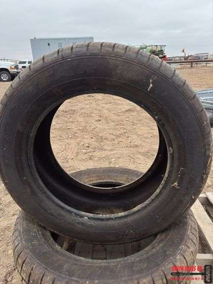 Pair of Tires P275 / 55R20