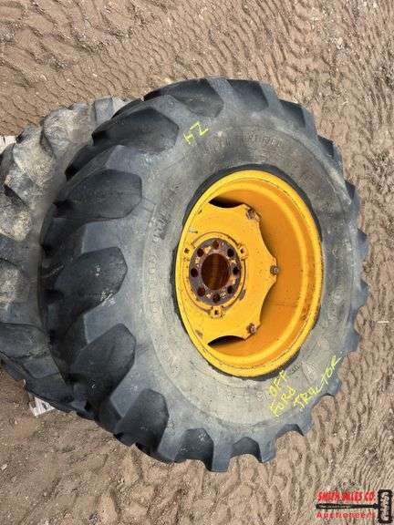 Pair of 16.9-24 Wheel and Tire for Ford Tractor