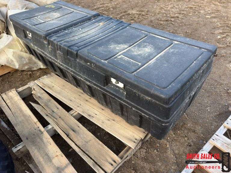 Plastic toolbox