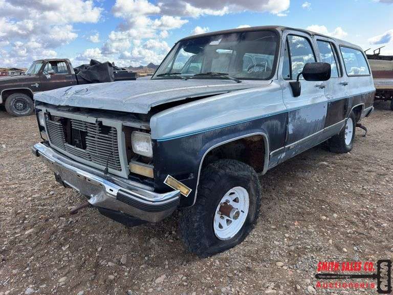 GMC Suburban 1/2 ton