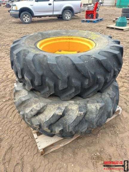 Pair of 16.9-24 Wheel and Tire for Ford Tractor