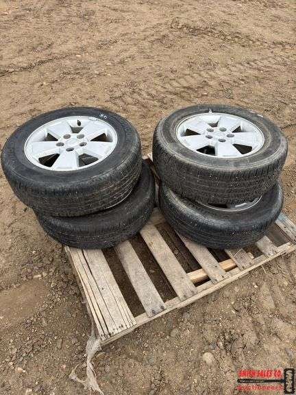 Set of Four 225 / 60R16 Tires