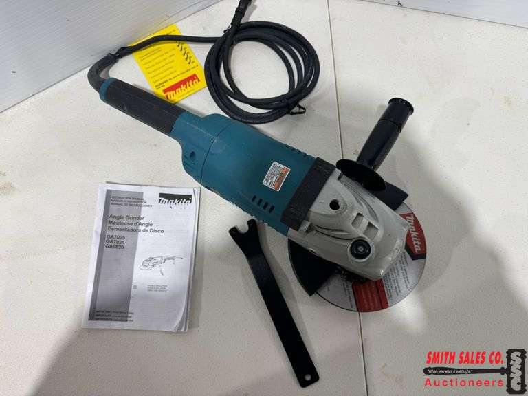 Makita Angle Grinder GA7021