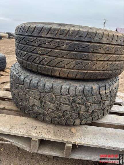 Two Different Size Tires : P25 / 60R19 108H & LT 285/ 70R17