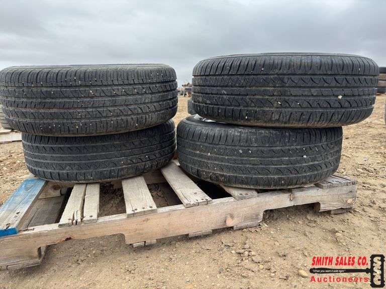 Set of Four 225 / 60R16 Tires