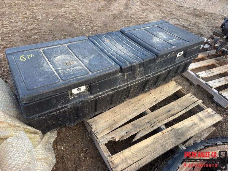 Plastic toolbox