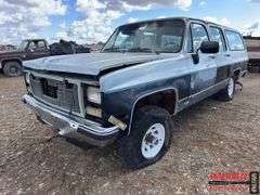 GMC Suburban 1/2 ton
