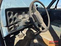 GMC Suburban 1/2 ton