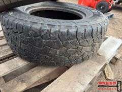 Two Different Size Tires : P25 / 60R19 108H & LT 285/ 70R17
