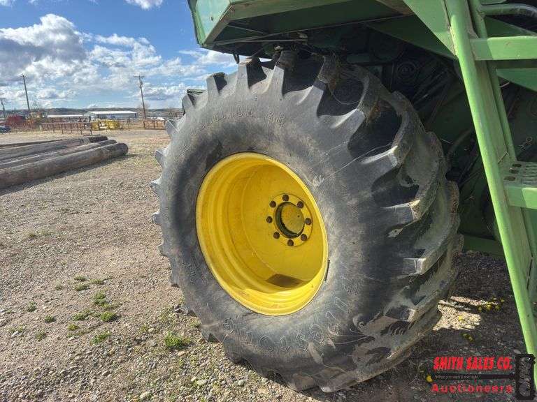 1984 John Deere 7720 Combine