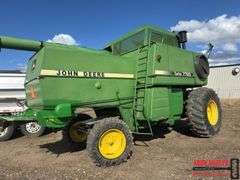 1984 John Deere 7720 Combine