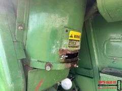 1984 John Deere 7720 Combine