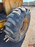 John Deere 480-B Forklift