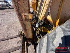 John Deere 480-B Forklift