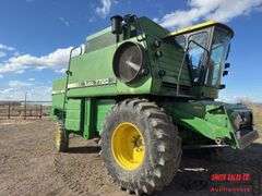 1984 John Deere 7720 Combine