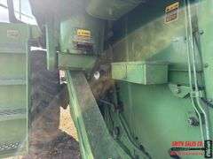 1984 John Deere 7720 Combine