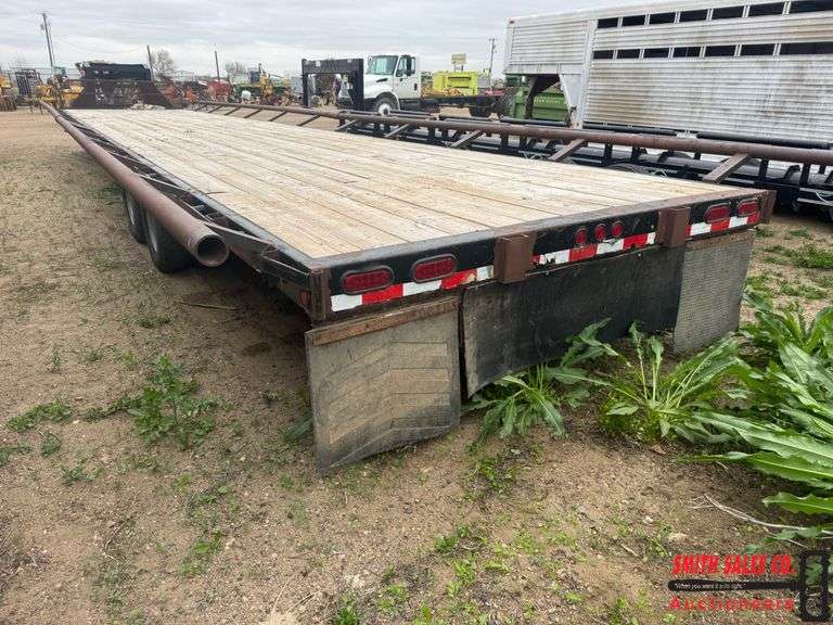 2011 PJ 44 ft. GN Trailer w/ Hay Racks