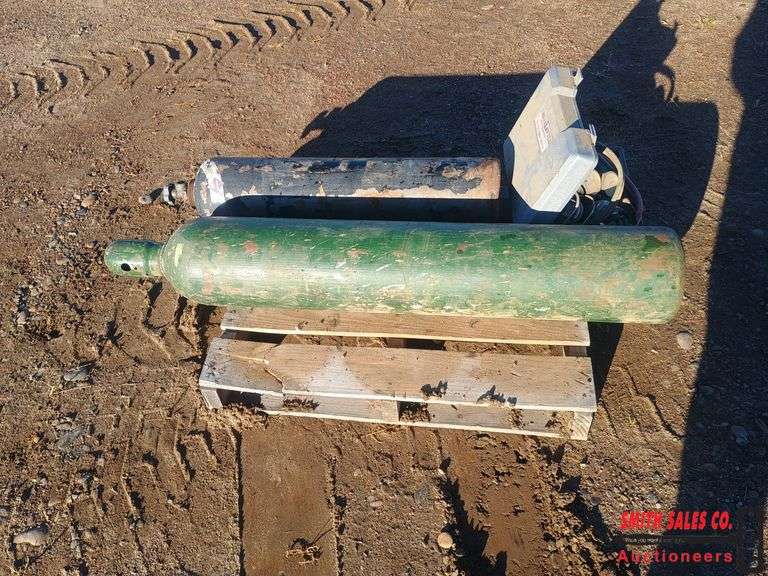 Oxy/Acetylene Tanks and Torch parts. - Smith Sales Auctioneers LLC