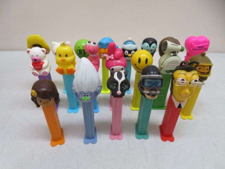 PEZ Dispenser Lot