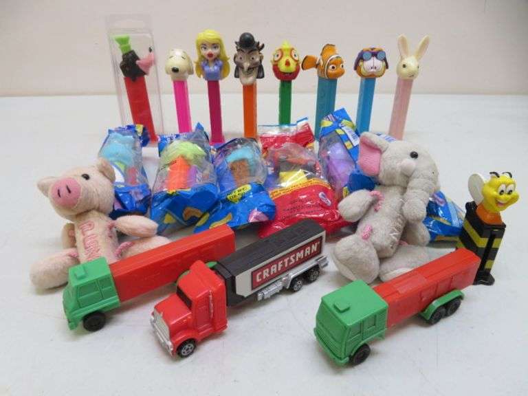 PEZ Dispenser Lot