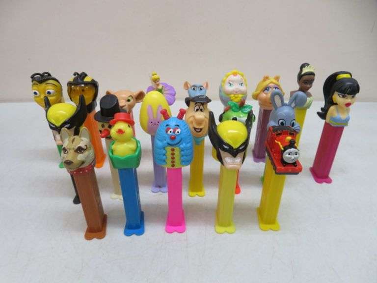 PEZ Dispenser Lot