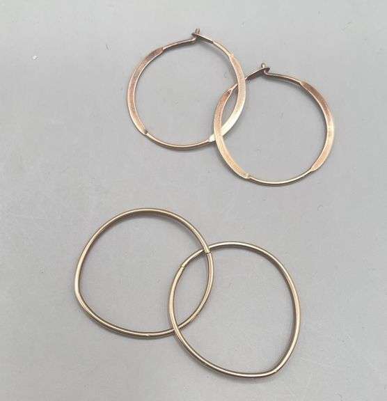 TWO PAIRS OF 10K GOLD HOOP EARRINGS