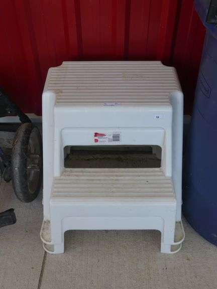 Snider Stool TWO RUBBERMAID STEP STOOLS - Snider's Sydenham Auction & Appraisal ...