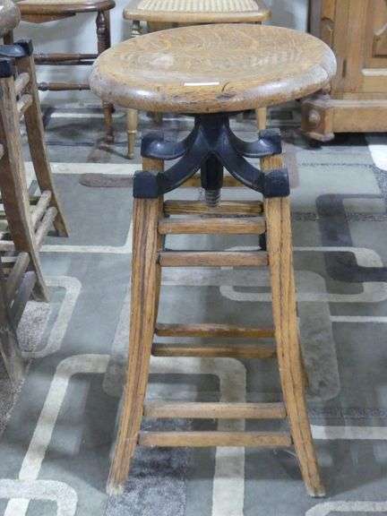 Snider Stool ANTIQUE OAK ADJ. HEIGHT SWIVEL STOOL - Snider's Sydenham Auction ...
