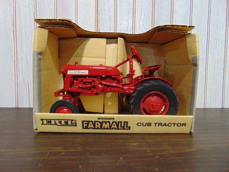 IH Farmall Cub Tractor
