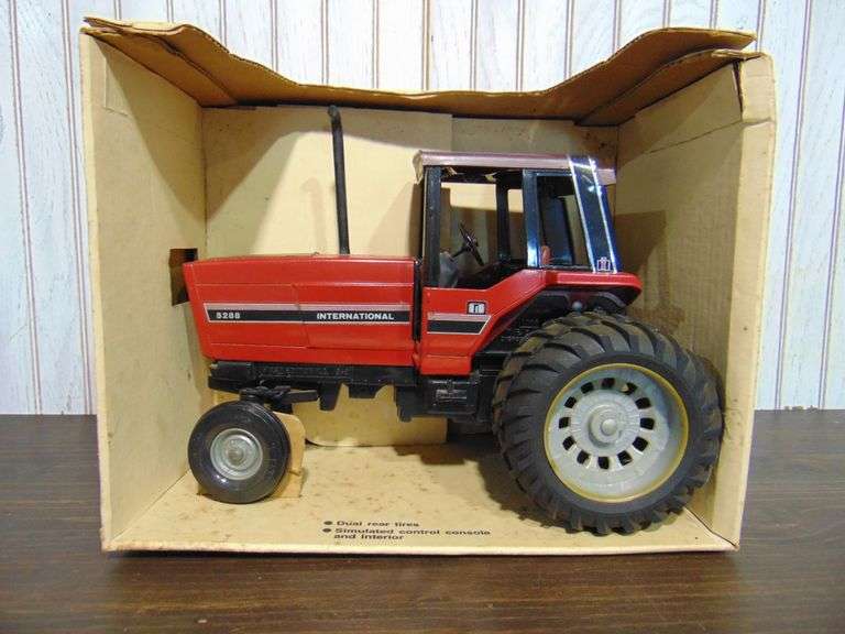 IH 5288 Tractor