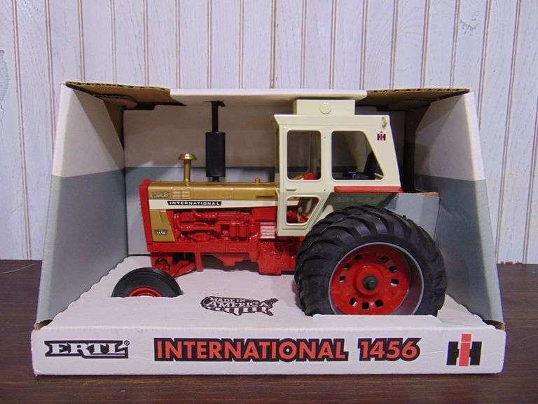 IH Farmall 1456 Tractor