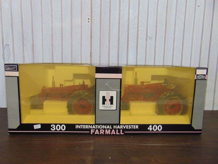 IH Farmall 300/400 Set Of Tractors