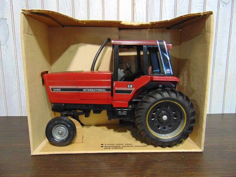 IH 5088 Tractor