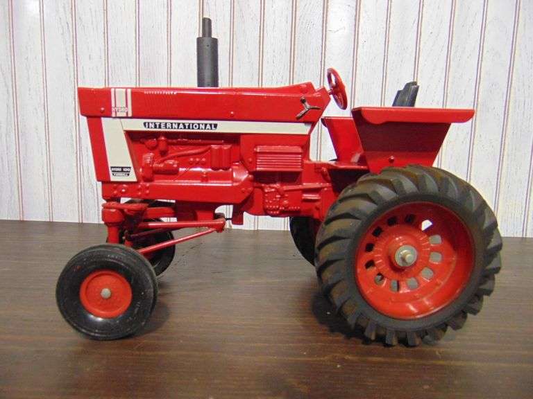IH Farmall Hydro 100 Hi-Crop Tractor