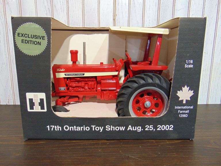 IH Farmall 1256D Tractor