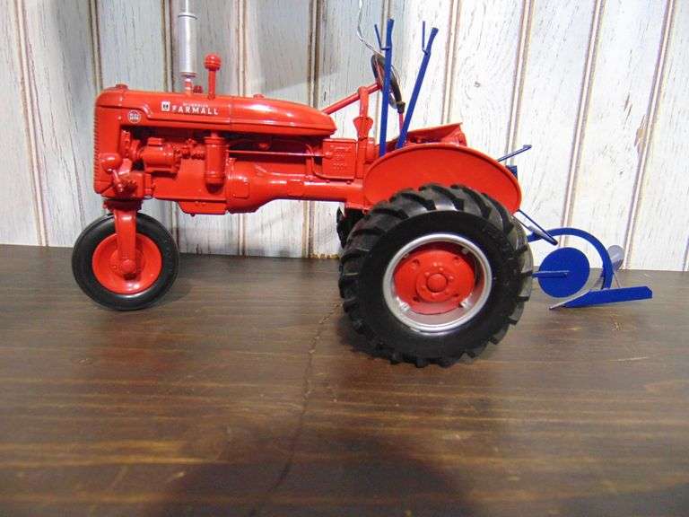 IH Farmall BN Tractor