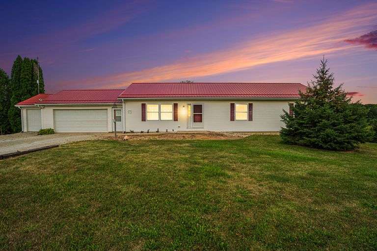 Country Homestead: 24± acres