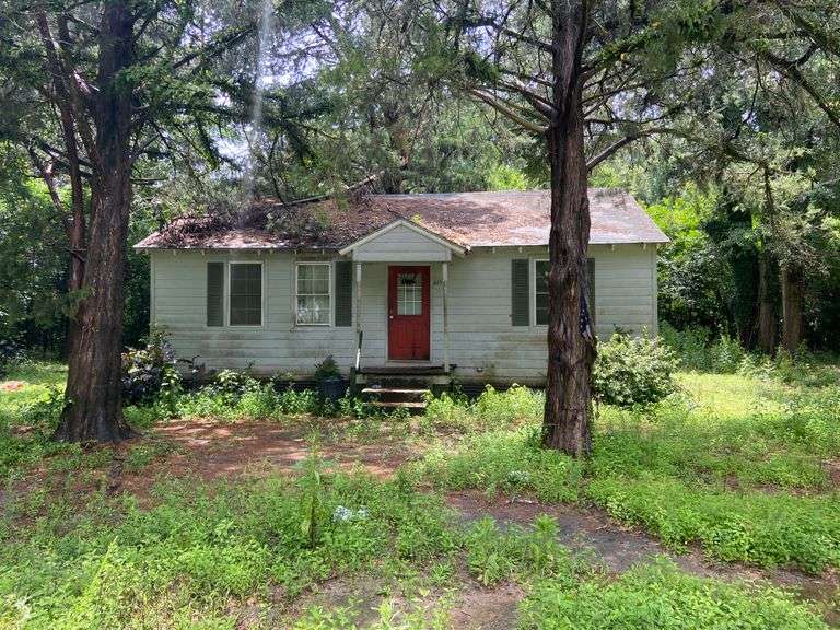 615 Virginia Circle- Montezuma, GA
