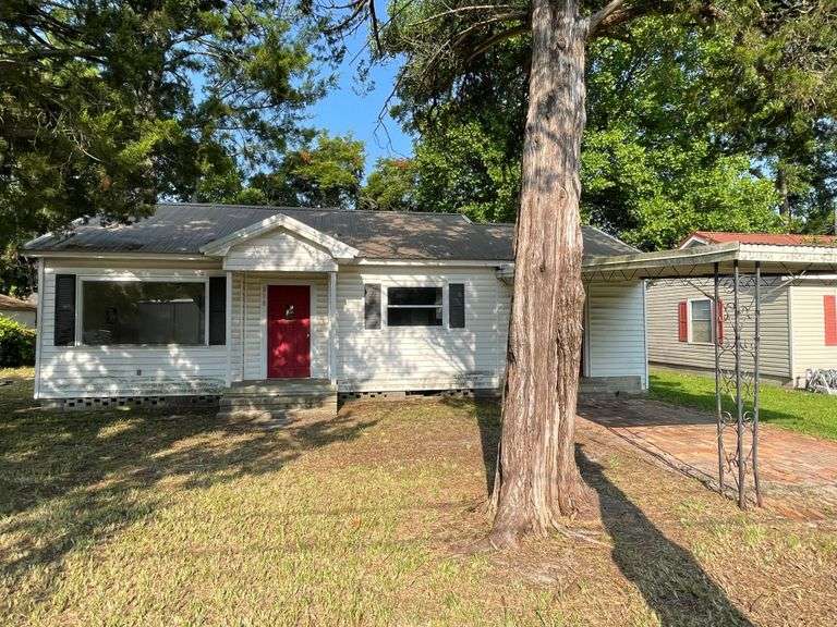 308 South Burwell Ave., Adel, GA