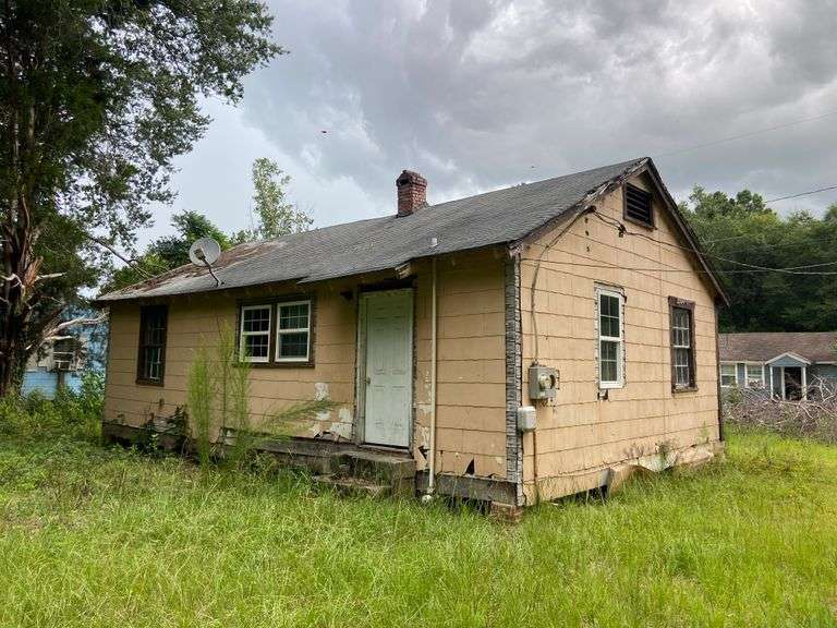 611 Virginia Circle- Montezuma, GA