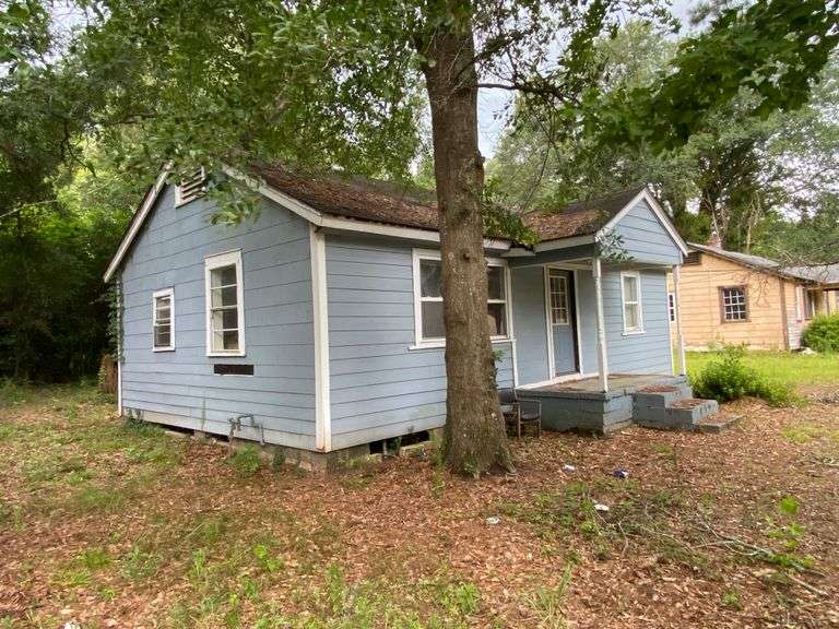 613 Virginia Circle- Montezuma, GA