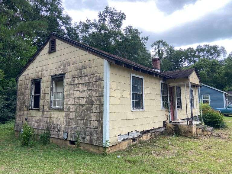 610 Virginia Circle- Montezuma, GA