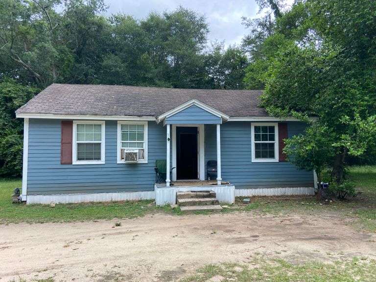 612 Virginia Circle- Montezuma, GA