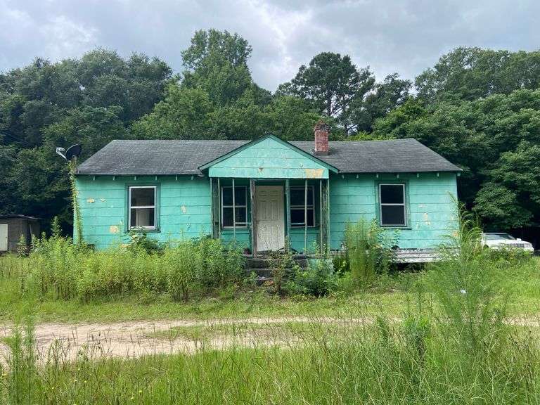 607 Virginia Circle- Montezuma, GA