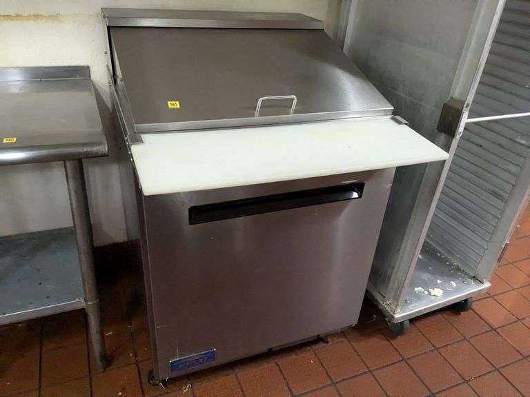 Arctic Air AMT28RZ Prep Cooler